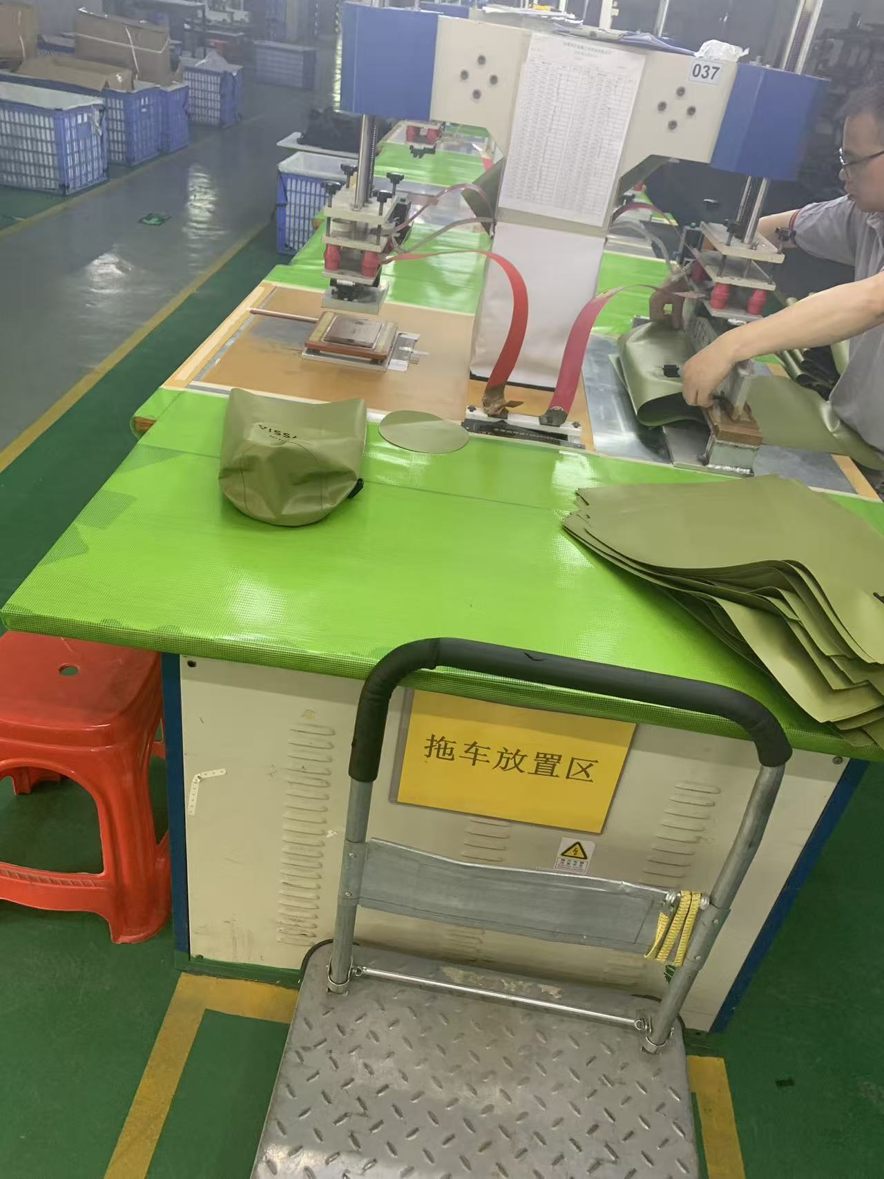 အအေးသိပ္ပံ- Sealock ၏ 1.0 Bar Airtight နည်းပညာသည် အဘယ်ကြောင့် ပရီမီယံ Soft Coolers များကို အဓိပ္ပါယ်ဖွင့်ဆိုသည်