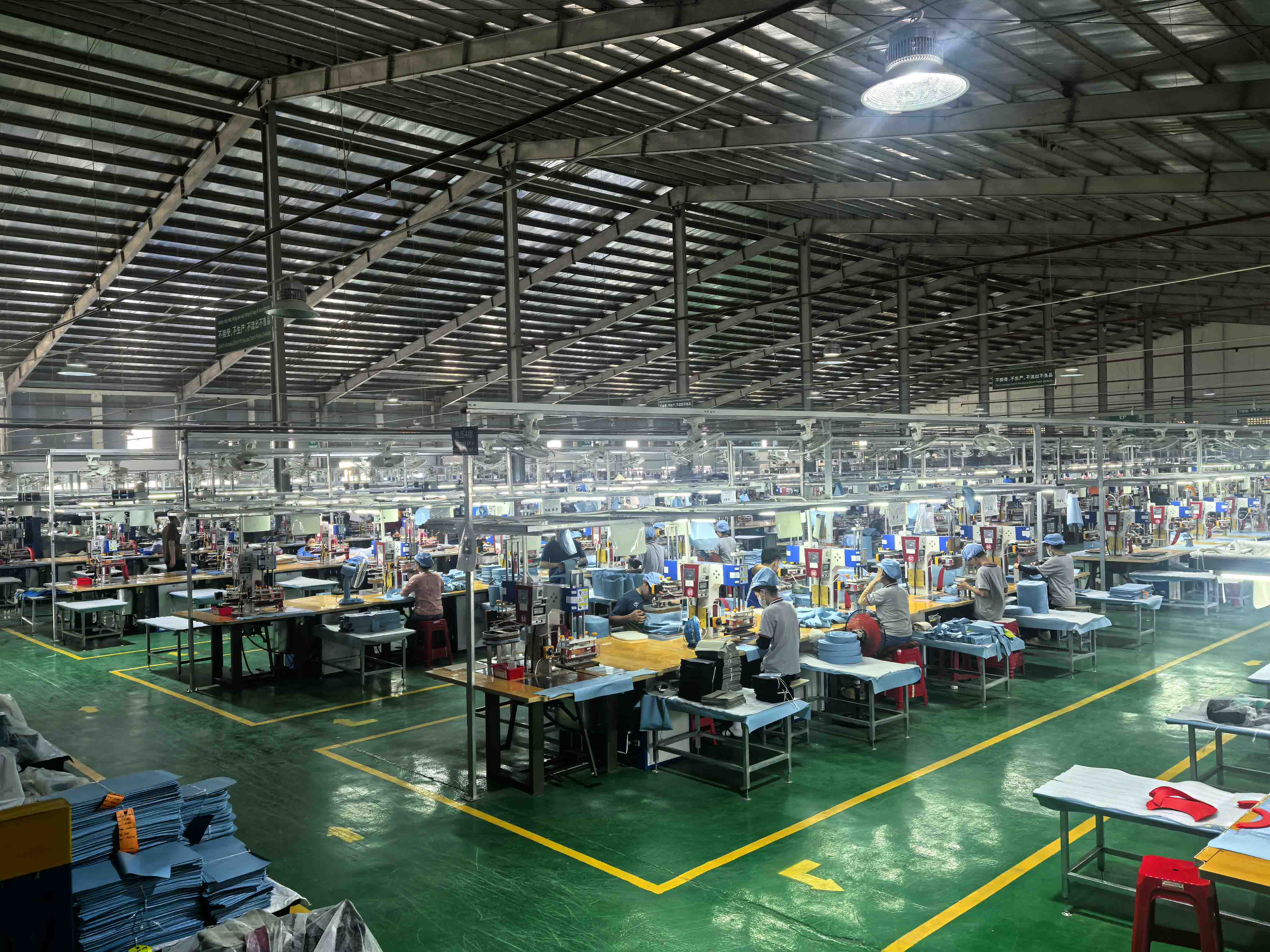 ဗီယက်နမ် Soft Cooler စက်ရုံ- Sealock ၏ ဟိုချီမင်းစီးတီး ထုတ်လုပ်မှုလိုင်း