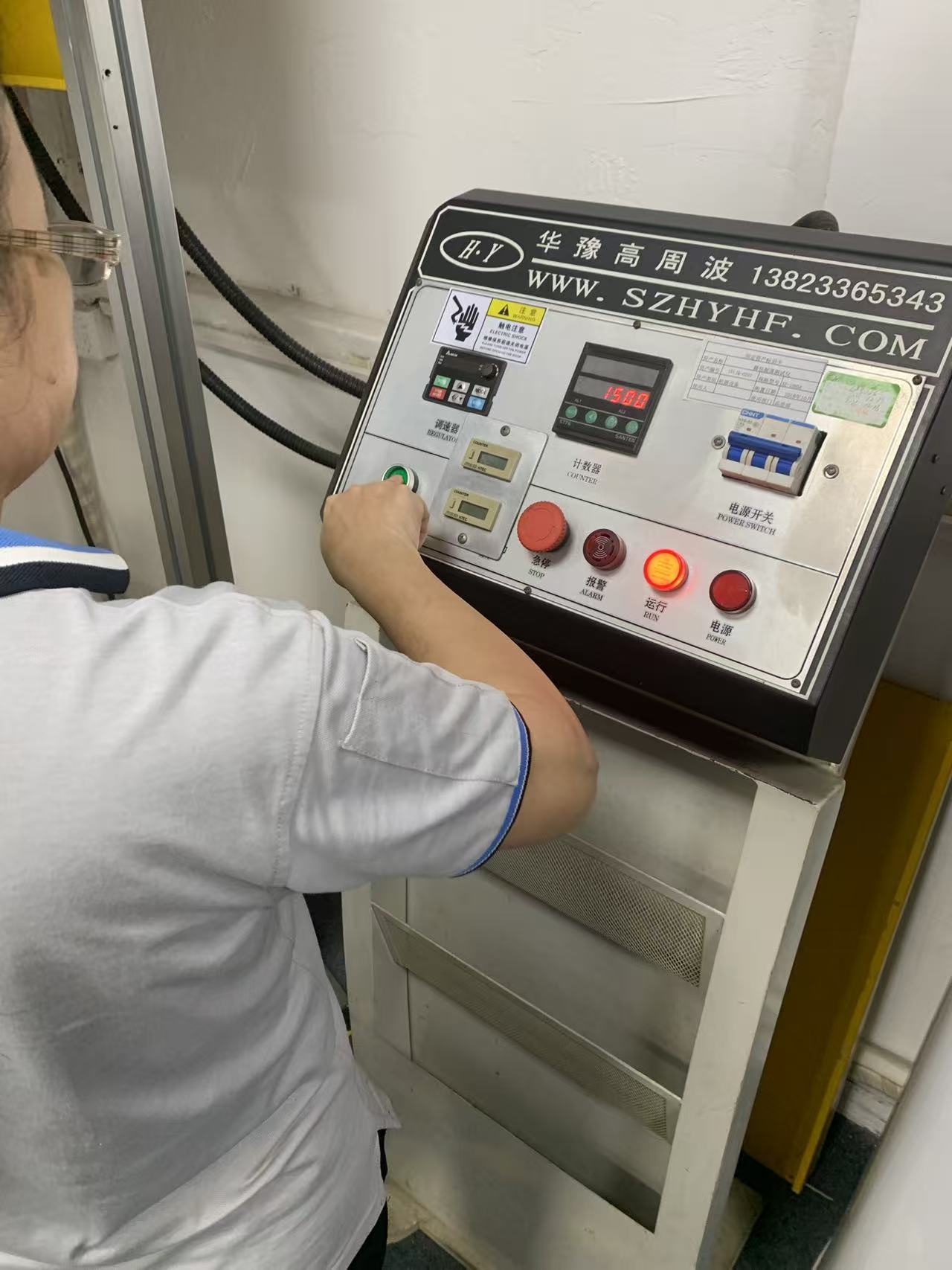 Conduct repeated load-bearing tests on the vibration table Conduct repeated load-bearing tests on the vibration table